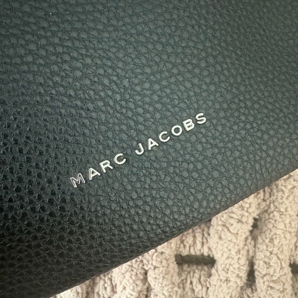 Marc Jacobs Cosmo Leather Crossbody Bag Black Pebble Chic Thick Strap NWOT - Picture 4 of 9